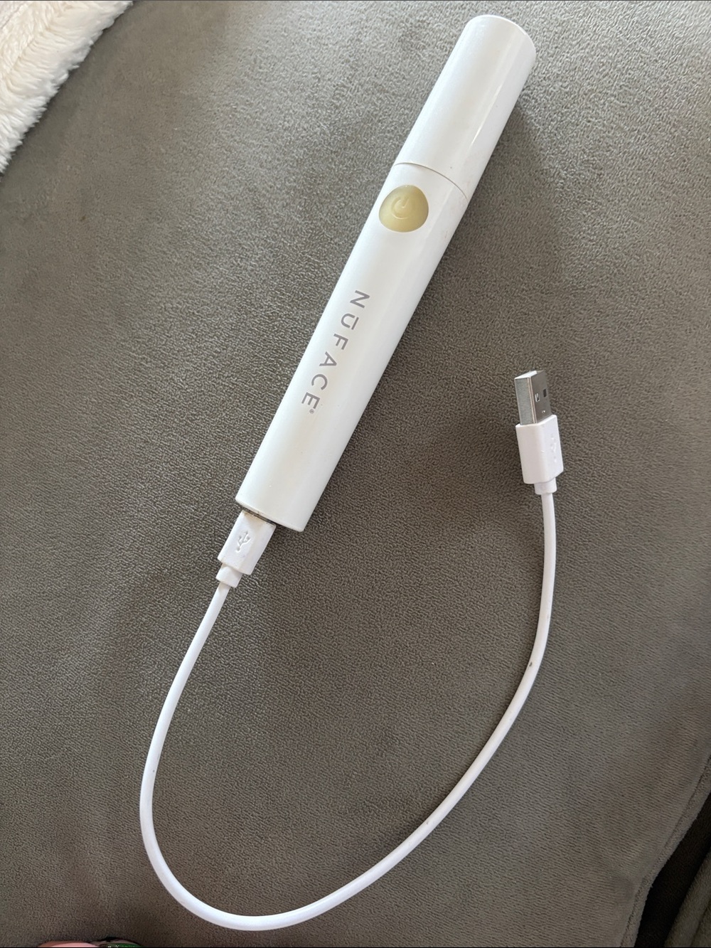 NuFACE Fix White Microcurrent Facial Toning Device - Picture 5 of 5